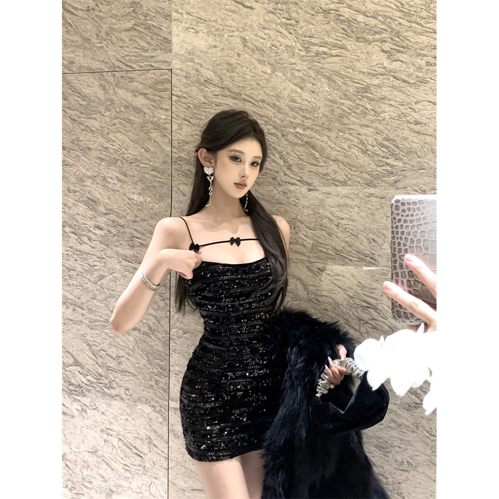 辣妹亮片修身显瘦吊带连衣裙短款