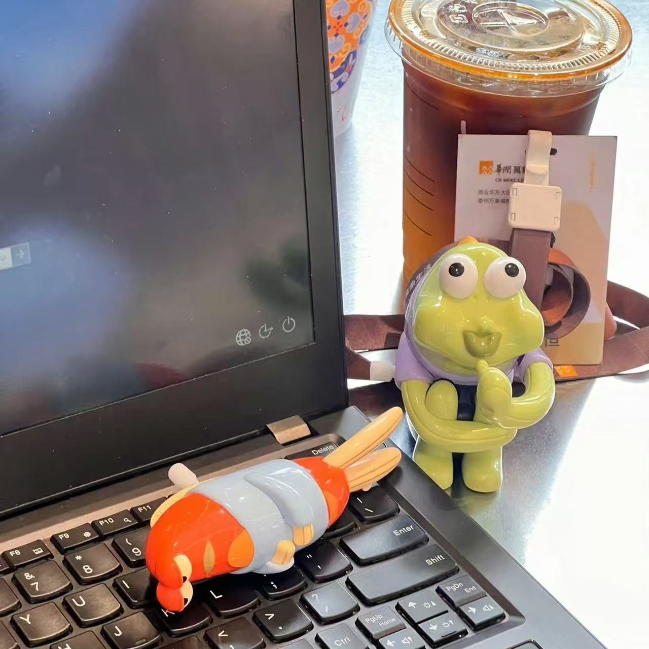 新款发条玩具海绵聪明鱼摆件可爱生日礼物抽象发条玩具摆烂鱼