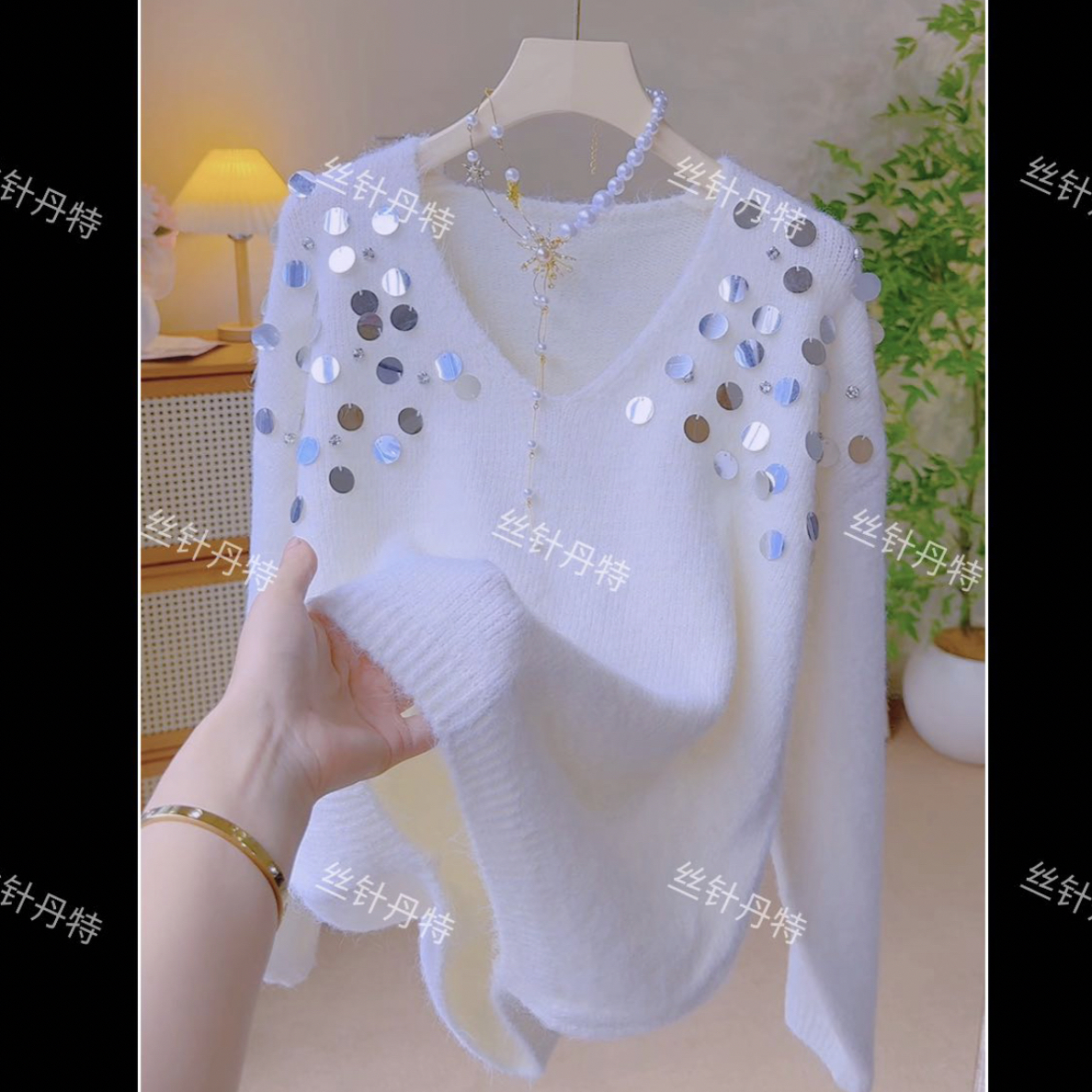 初秋新款高级感别致亮片针织开衫女V领宽松慵懒风针织毛衣