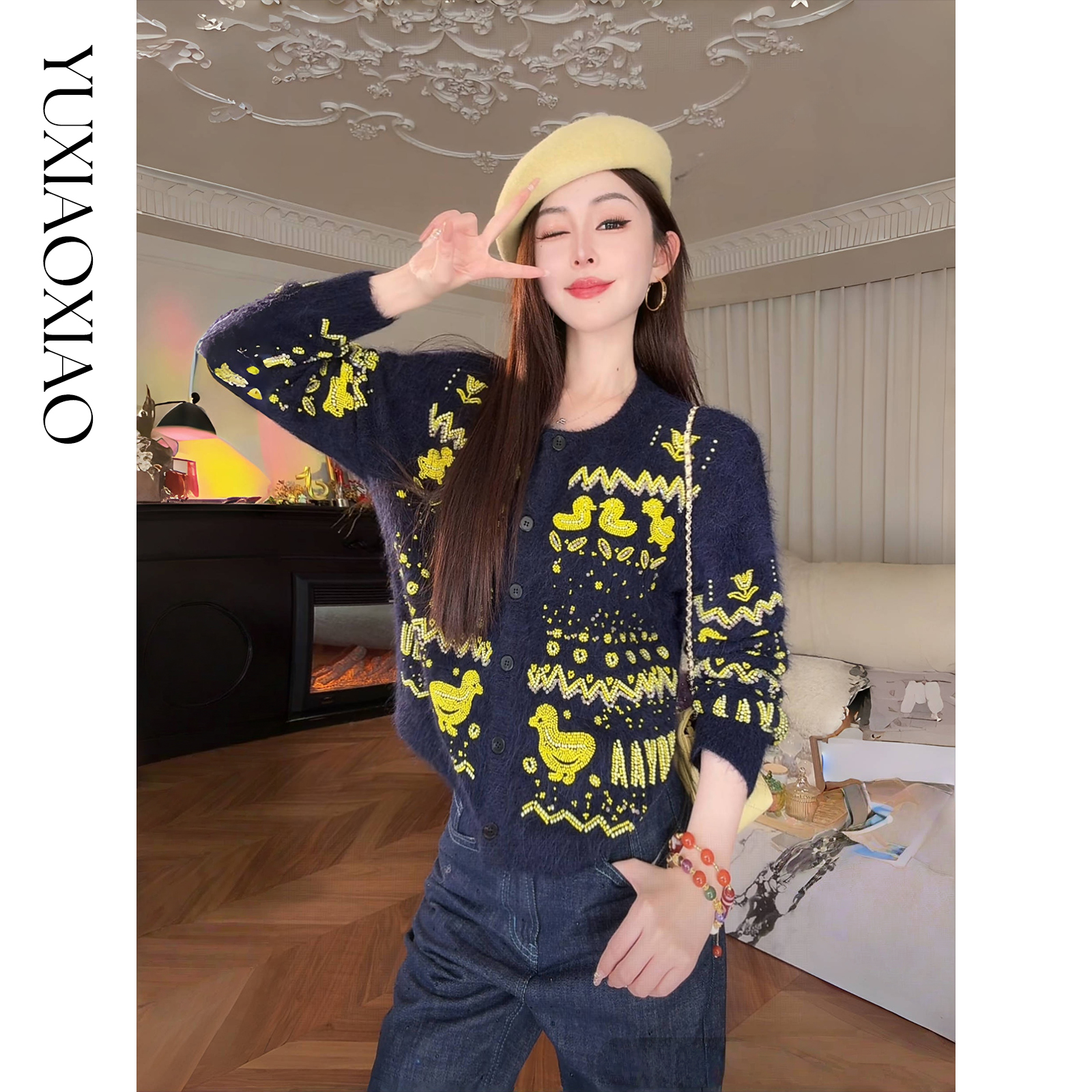 余潇潇【中古小黄鸭】羊驼毛纱线重工万针珠珠绣俏皮减龄圆领毛衣