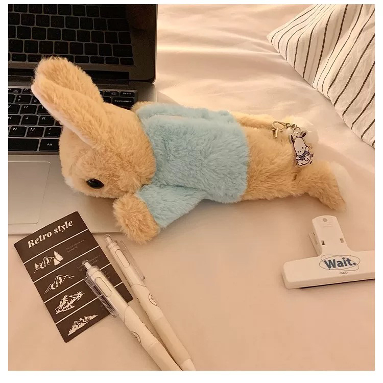 可愛毛绒小兔玩偶笔袋软萌治愈礼物小初高中学生文具盒收纳化妆包