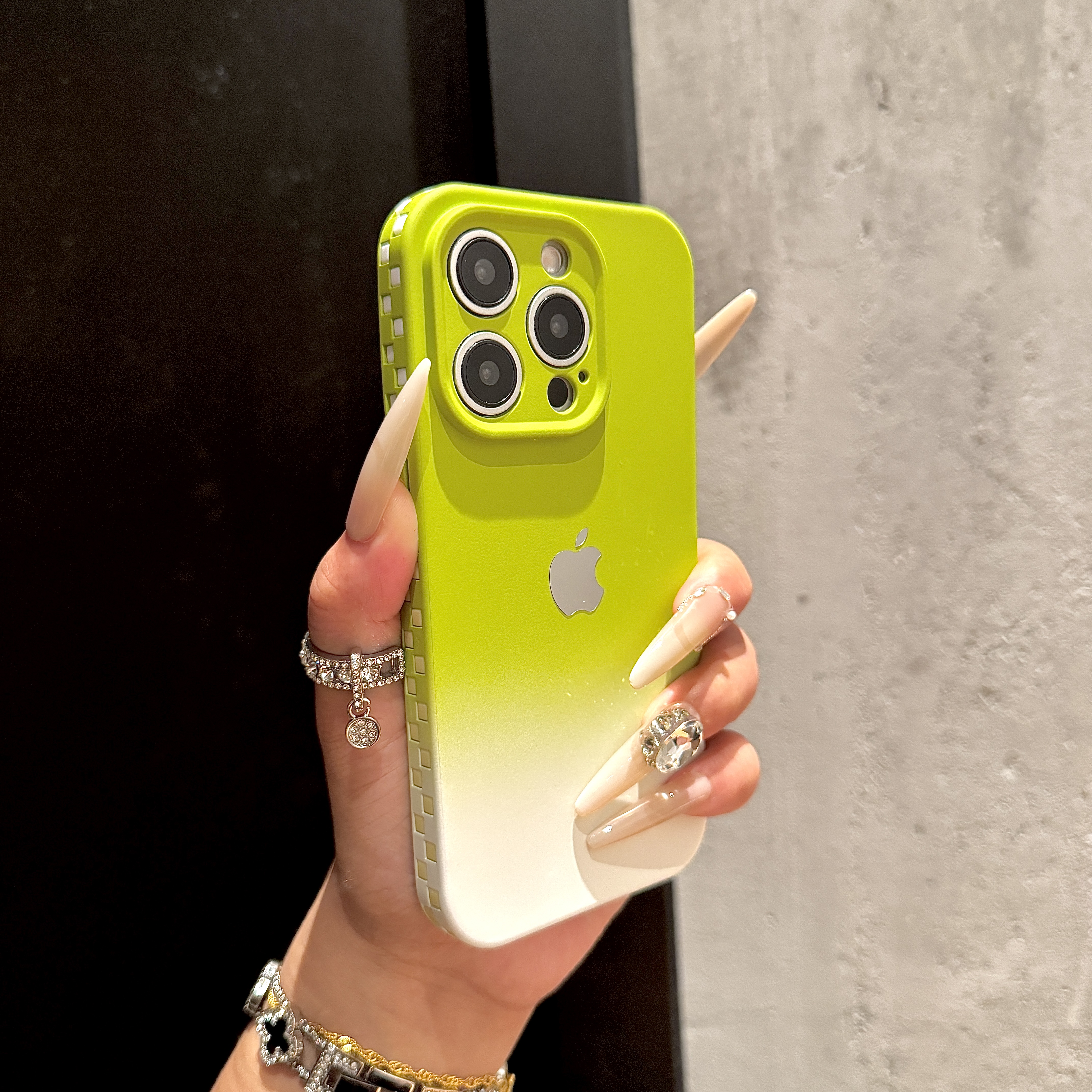 新款高级纯色肤感适用苹果16手机壳iPhone15promax简约14女13软12