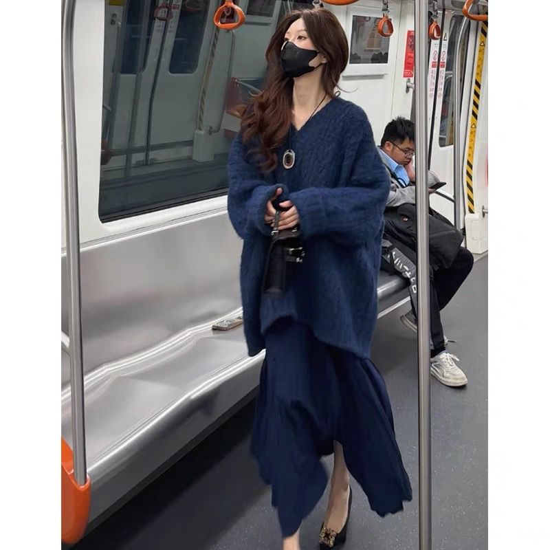 慵懒风蓝色v领套头毛衣女秋冬韩系穿搭中长款加厚麻花针织衫上衣