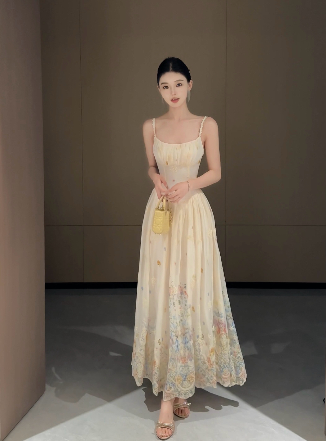 现货【春日部】海边度假风吊带收腰连衣裙0917