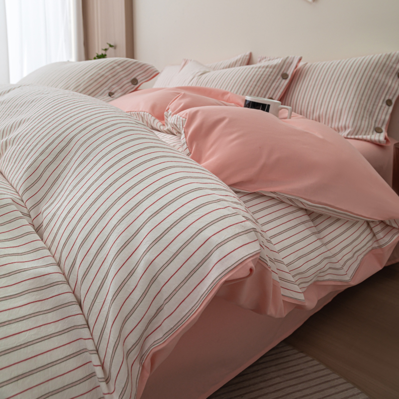 简约风粉灰条纽扣款床上四件套纯棉100%全棉被套床单床笠四季通用