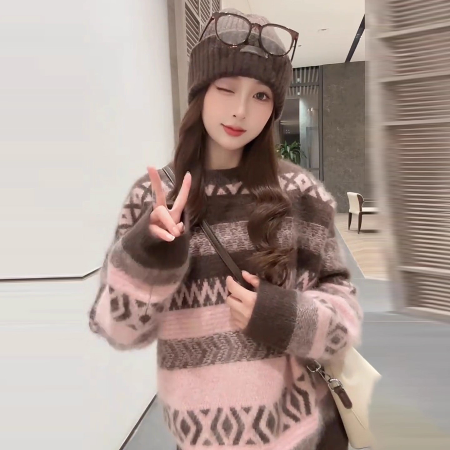 拉夏贝尔时尚毛衣女2025冬季新款洋气宽松套头菱格条纹费尔岛毛衣