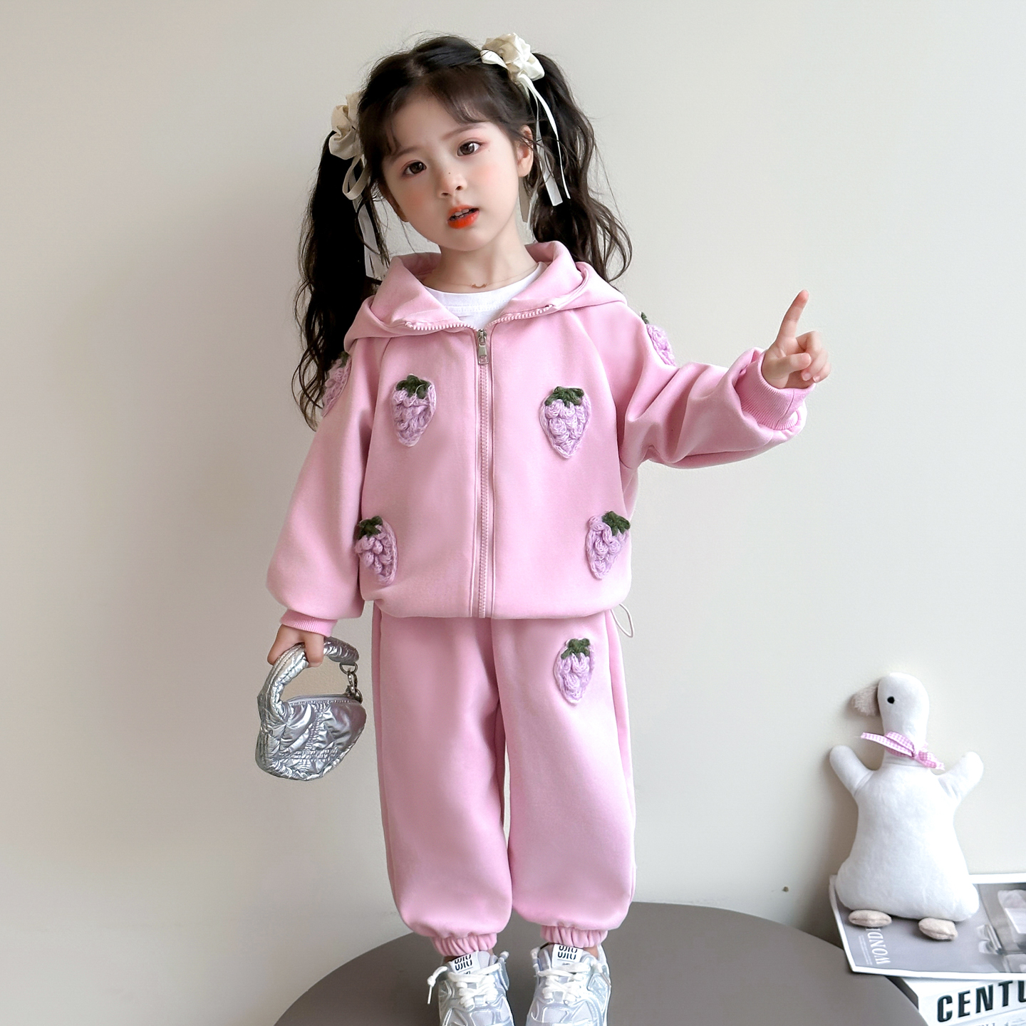 女童春秋草莓卫衣套装洋气儿童新款女宝宝秋季时髦两件套女孩休闲