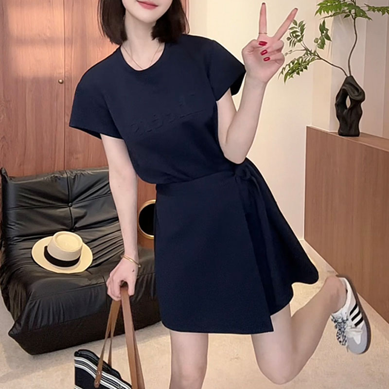 韩版圆领立体字母短袖连衣裙女春秋新款设计感小个子绑带宽松短裙