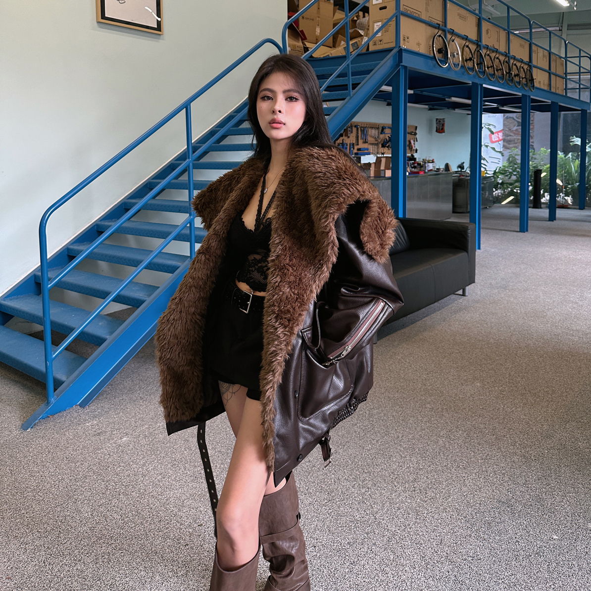 暗黑酷帅大翻领皮毛一体中长重磅PU皮廓形夹克加厚外套女冬季新款