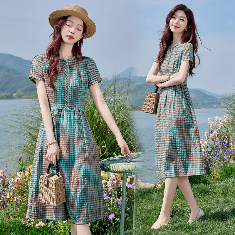 法式气质复古格子连衣裙女2025年夏季新款休闲时尚减龄中长款裙子