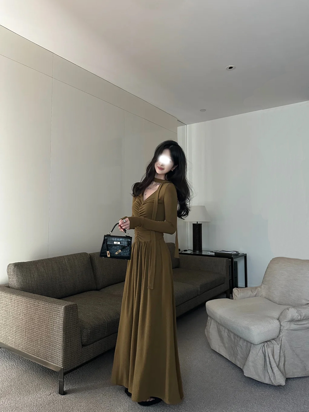 超好看针织连衣裙女秋冬2025新款收腰显瘦设计感褶皱飘带气质长裙