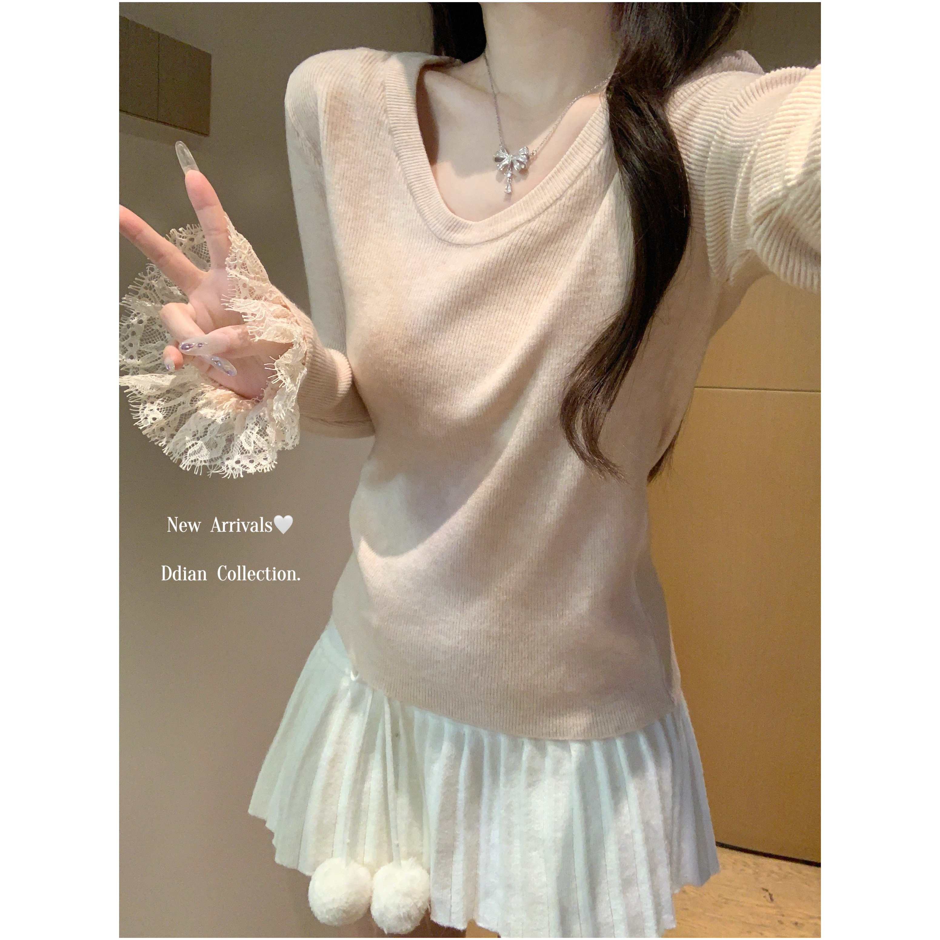 十二针miu系纯欲蕾丝拼接U领针织打底衫女减龄内搭毛衣喇叭袖上衣