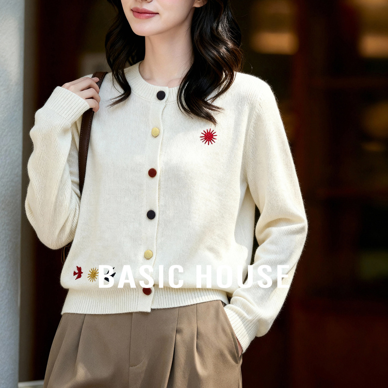 Basic House/百家好秋季新款简约时尚彩扣刺绣针织衫-B0625B5LPC2