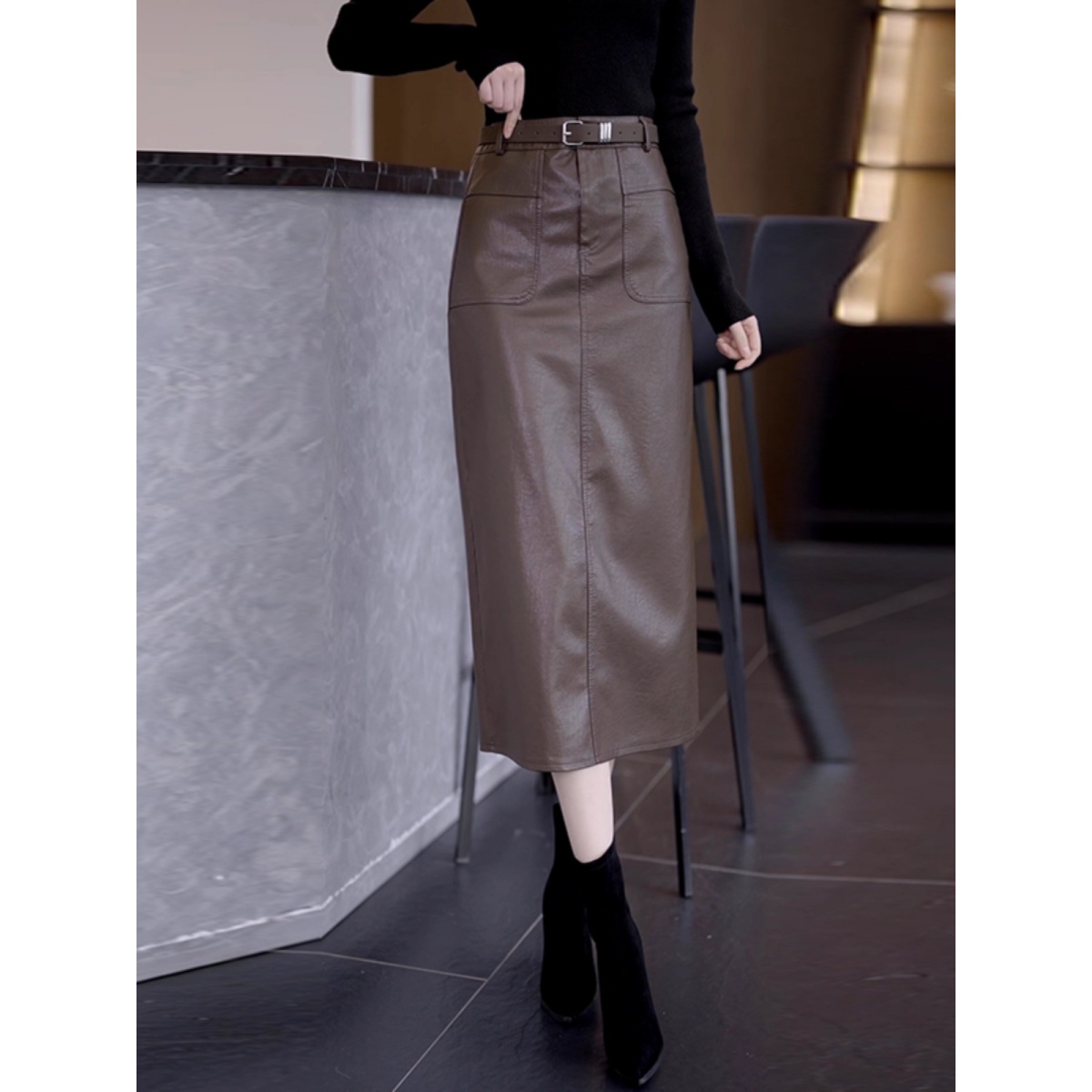 拉夏贝尔2025秋冬新款pu皮显瘦包臀半身裙女高腰中长款直筒一步裙