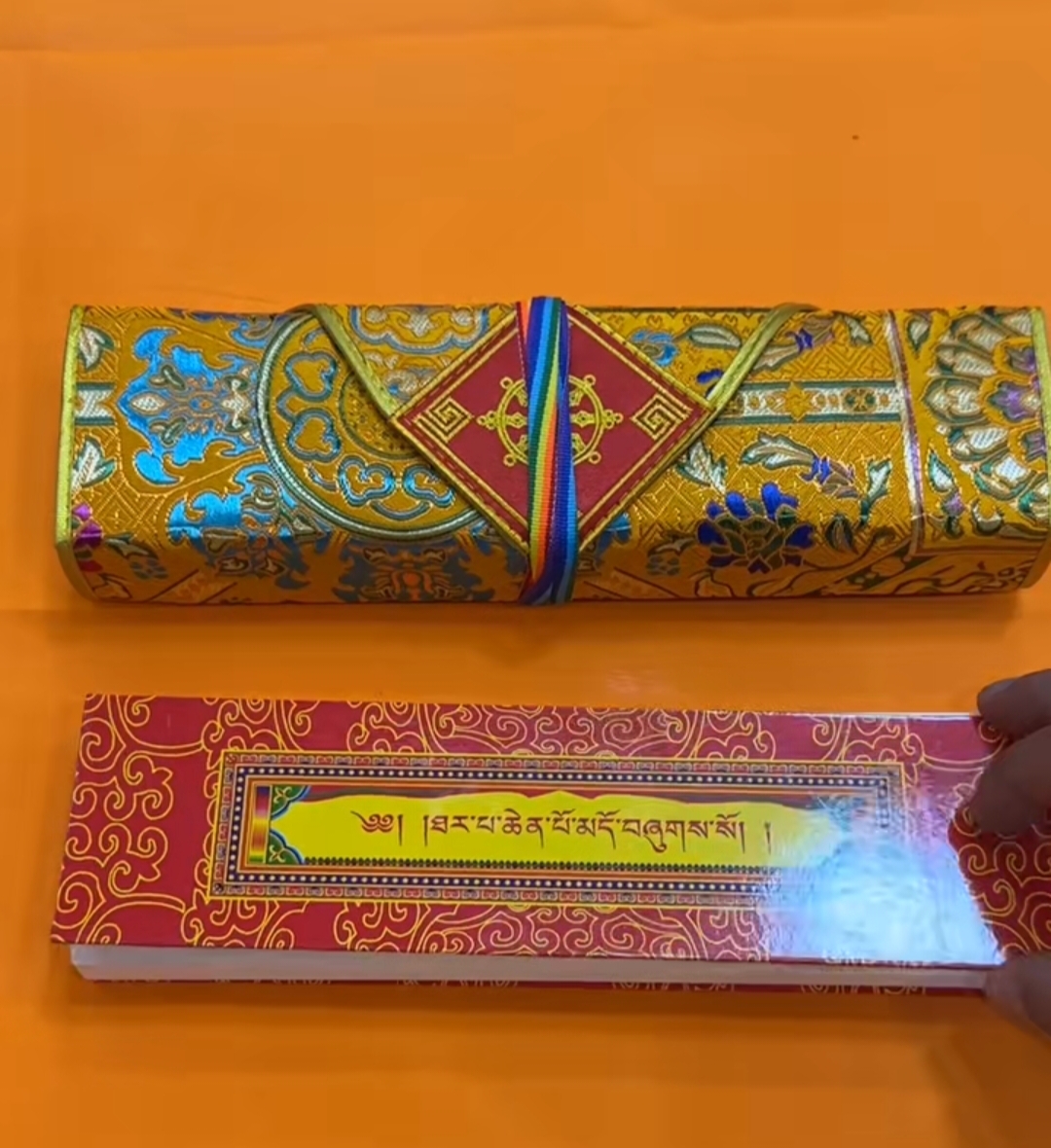 【西藏包邮】圣大解脱经+经书盒高档布料包装邮政包邮