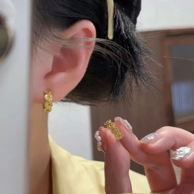 新中式亮闪碎冰冰铜钱耳扣个性百搭耳环2026新款爆款高级感耳饰品