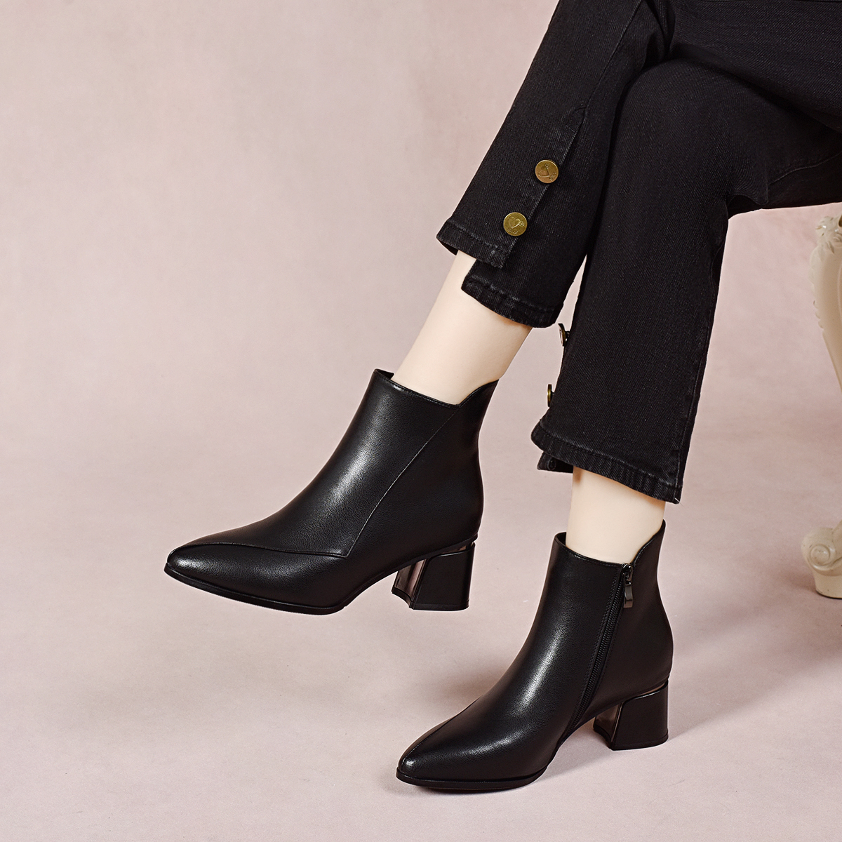真皮尖头粗跟马丁靴2025春秋新款中跟百搭软皮加绒棉侧拉链单靴女
