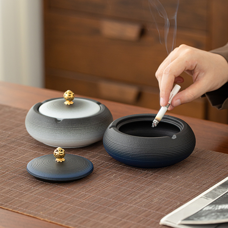 创意大烟灰缸家用陶瓷漏斗防飞灰带盖办公室烟缸客厅防风雕刻