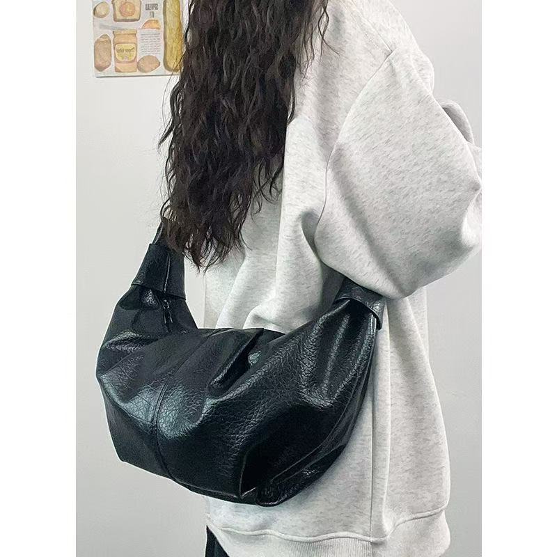 韩系ins大容量复古软皮褶皱饺子包慵懒风休闲百搭单肩挎高品质包