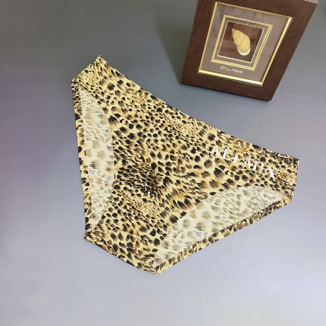 时尚潮流简约透气轻薄无痕紧身柔软豹纹男士小裤 2条