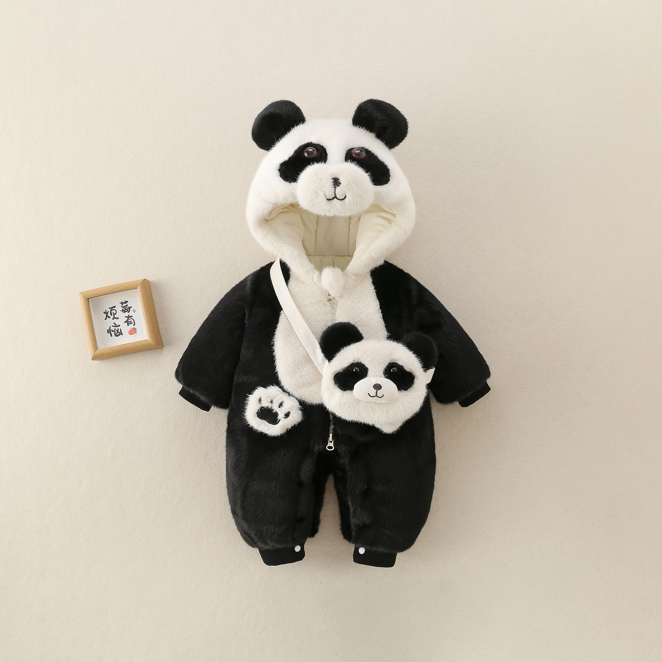 BBQ冬季外出服婴幼儿可爱熊猫连体衣宝宝爬服哈衣