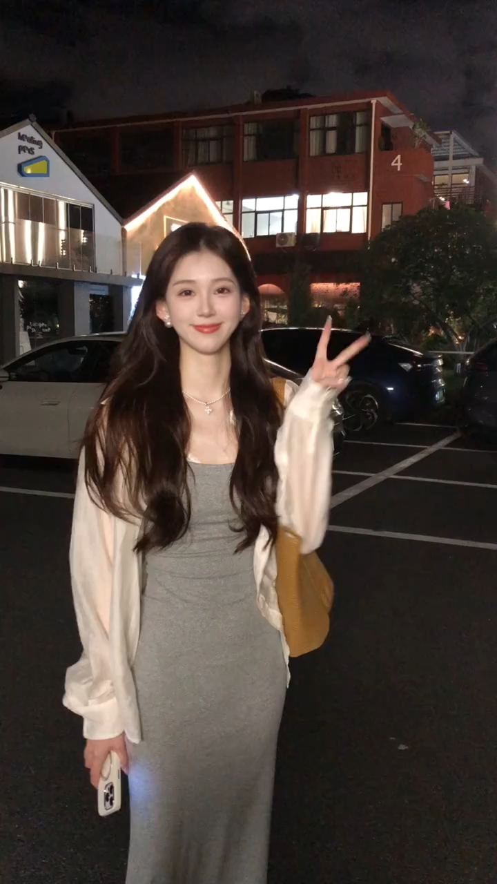 法式气质灰色收腰显瘦吊带连衣裙子女夏季高级感百搭衬衫套装长裙