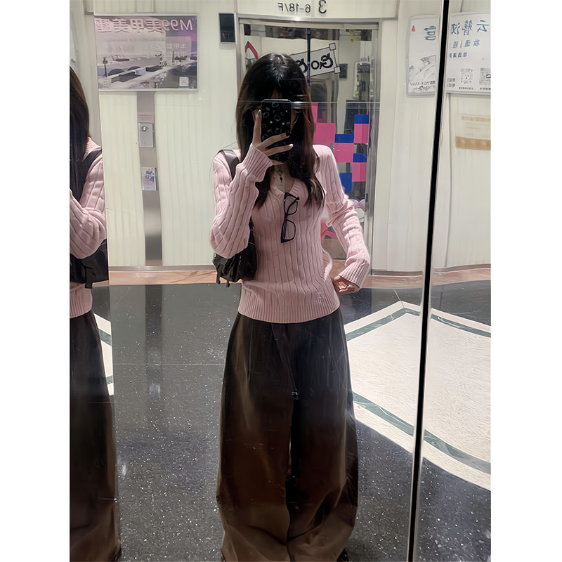 早秋穿搭V领长袖显瘦减龄百搭小众麻花纹针织毛衣显瘦宽松裤子