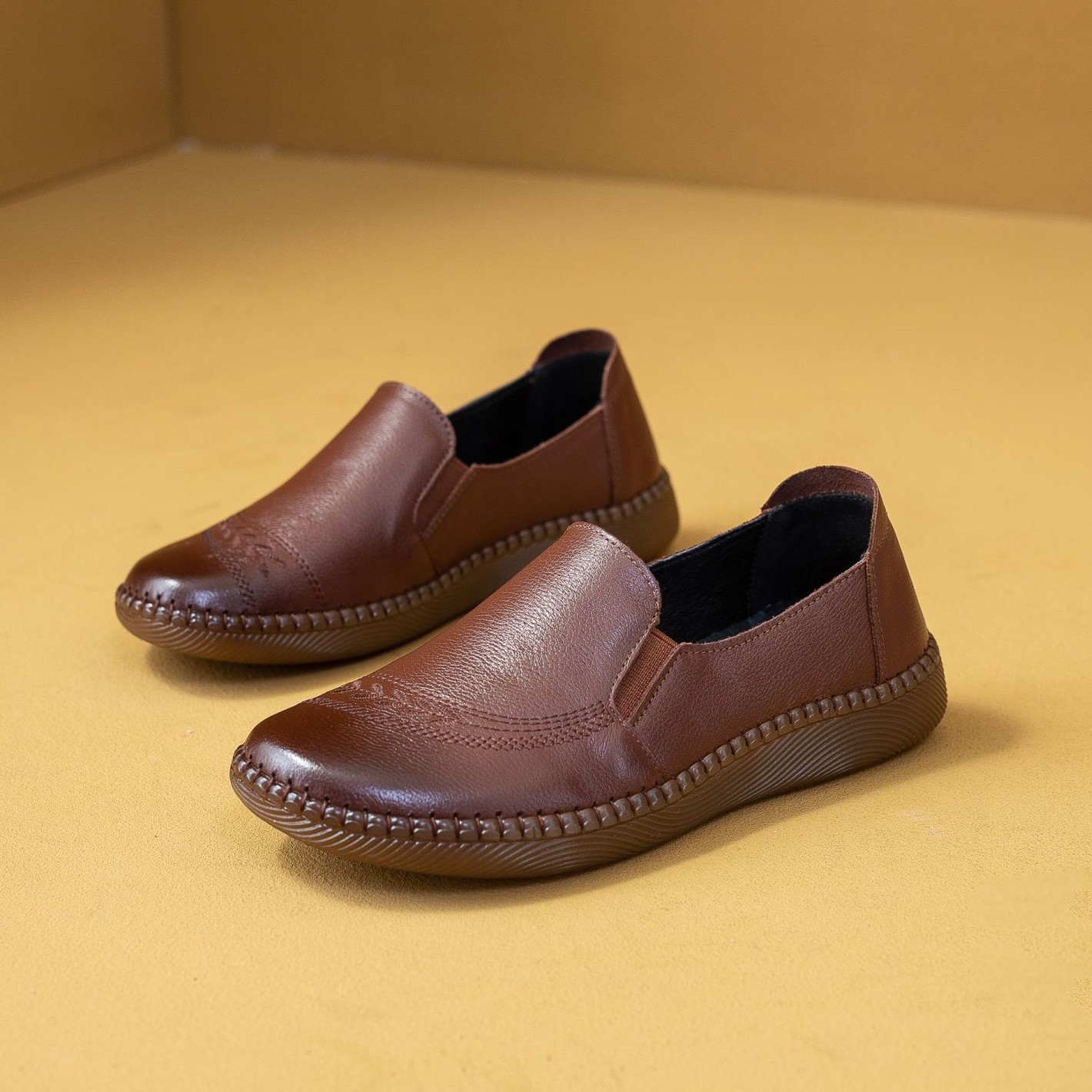 秋季中老年真皮妈妈鞋100%纯牛皮平底女鞋百搭高档妈妈单鞋女