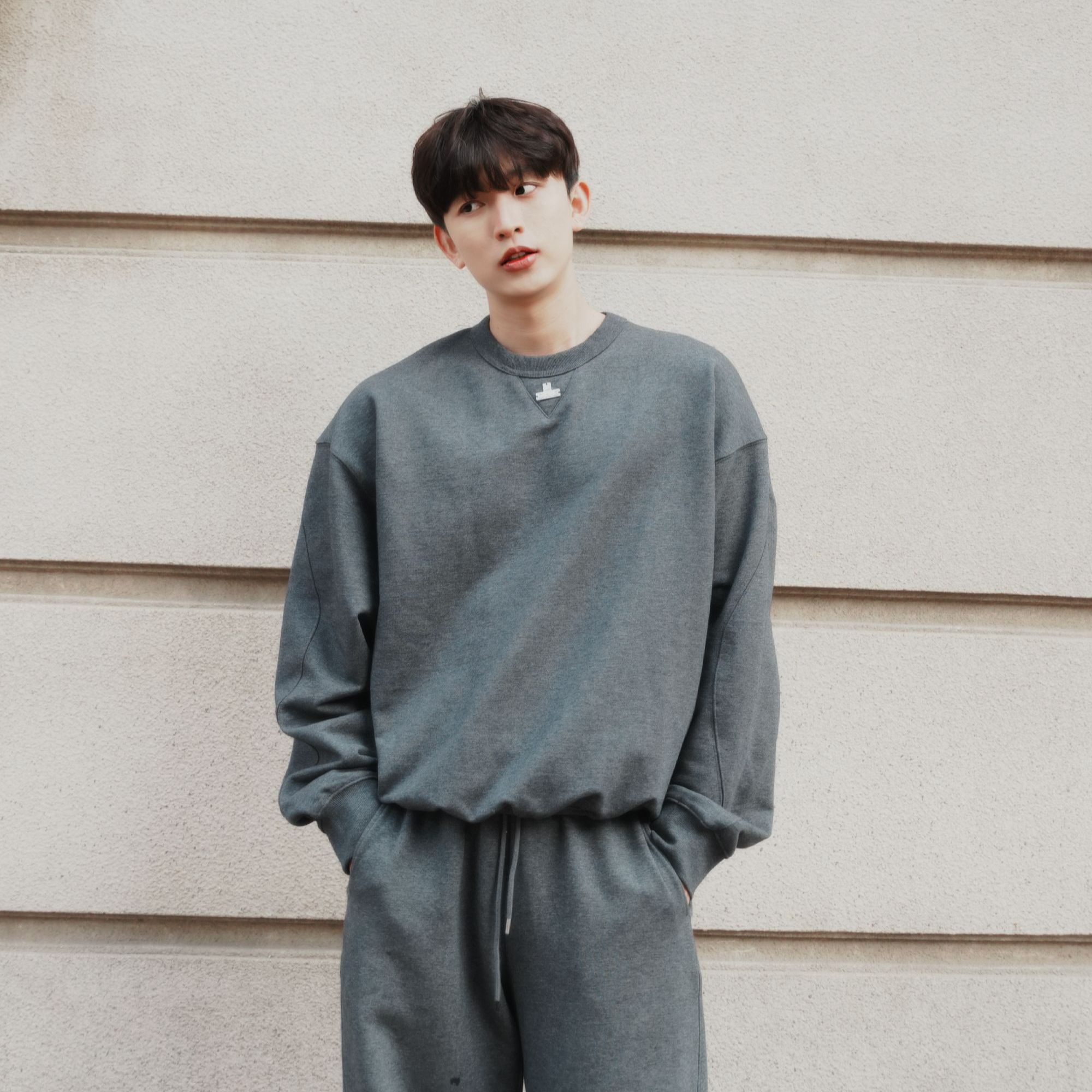 【李阿壹专属】秋季时尚金属logo圆领卫衣华夫格运动打底衫上衣潮流