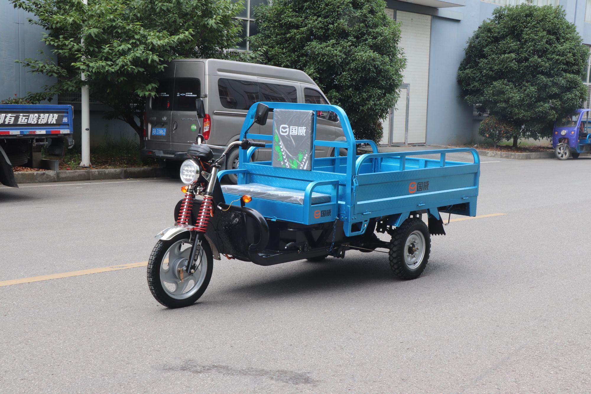 国威2米载重型三轮车1800瓦电机拉货爬坡载重王三轮电动车