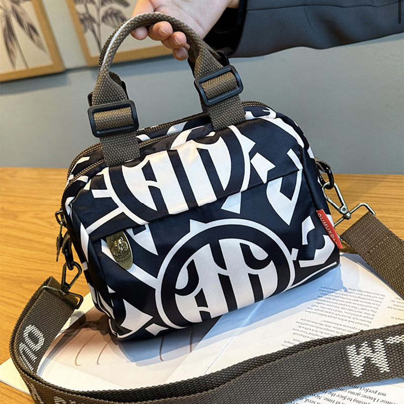 新款2025时尚轻便高级感手提包女包休闲百搭双层防水单肩斜挎包潮