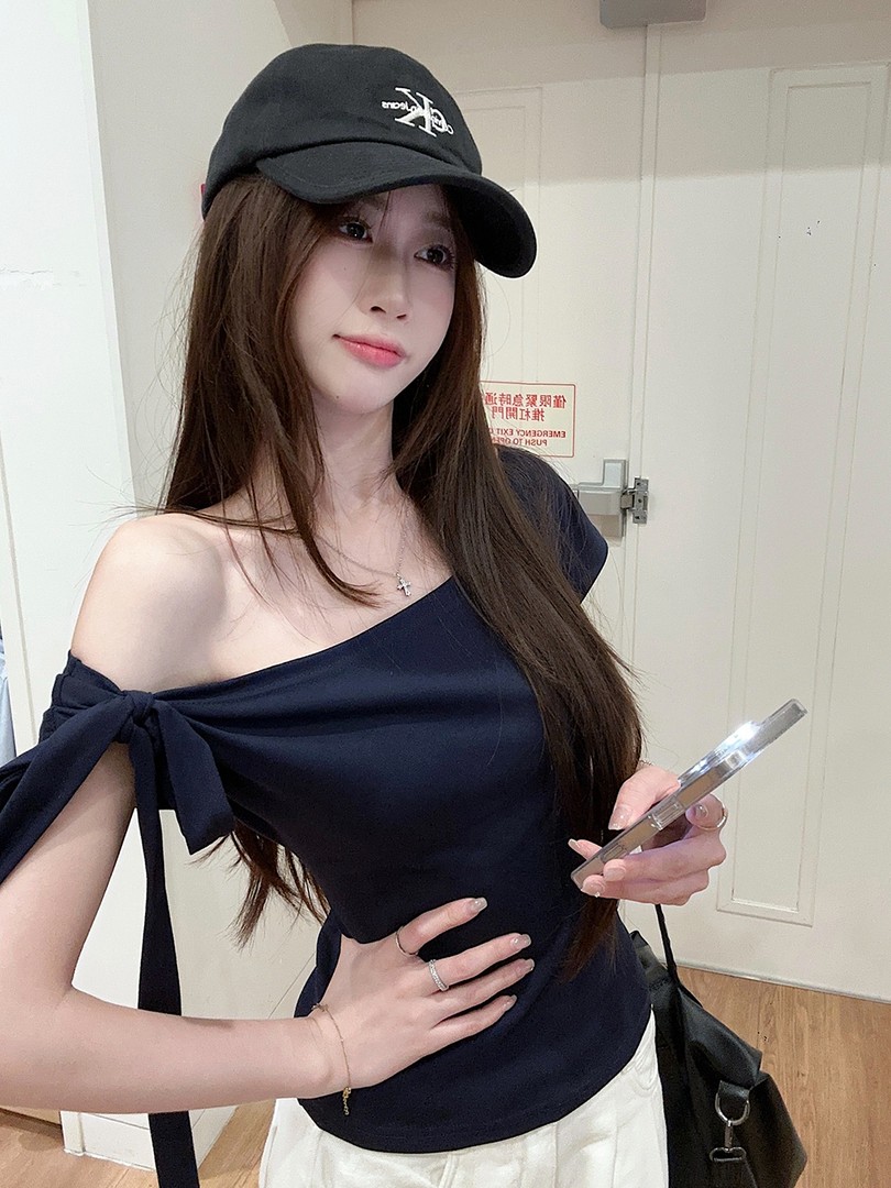 辣妹风绑带斜肩短袖T恤2026夏季新款显瘦修身气质短款小众上衣女