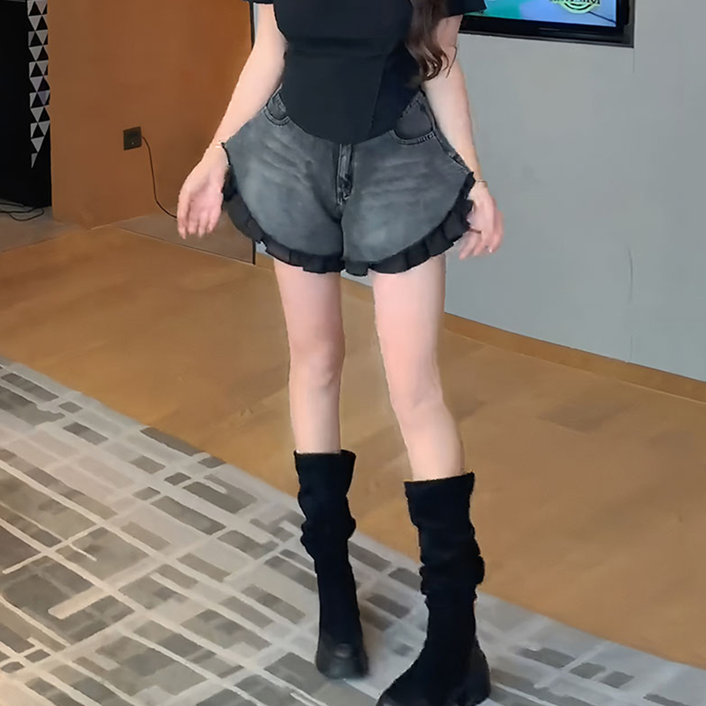 大码女装胖mm黑色高级感木耳边阔腿牛仔短裤女遮胯显瘦a字热裤子