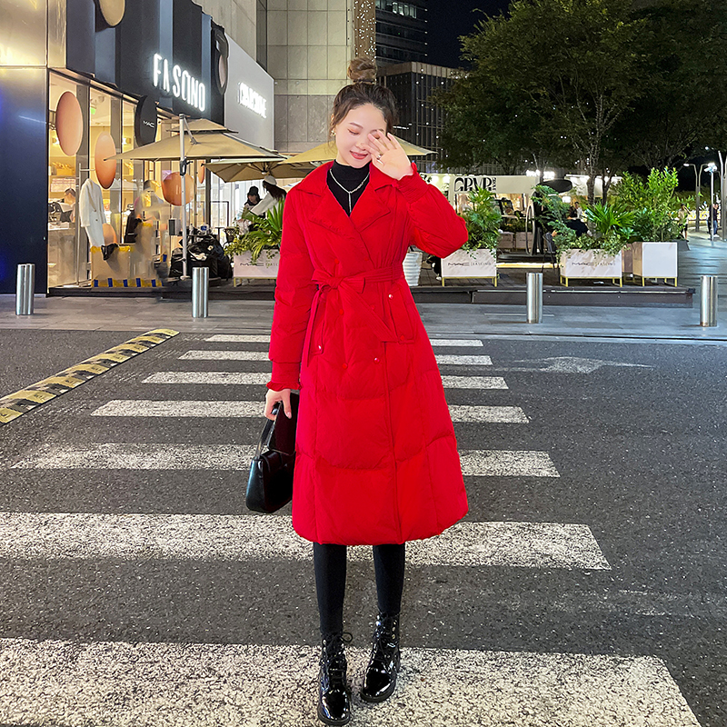 2025冬新款女装过膝长款喜庆大红色羽绒服女西装领收腰显瘦厚外套