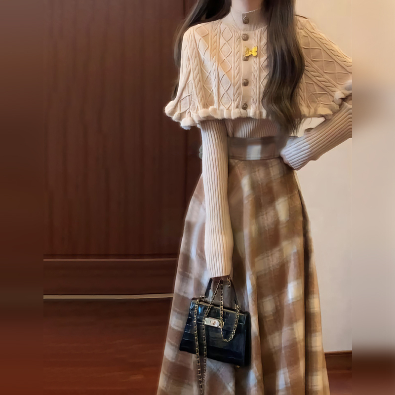 法式千金风斗篷毛衣连衣裙子女秋冬2025新款高级感漂亮小香风套装