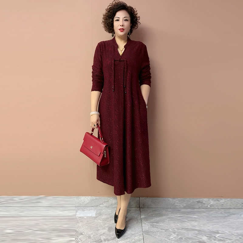 胖妈妈连衣裙提花尺码偏大新款秋冬季高端大牌中老年女装国风高档