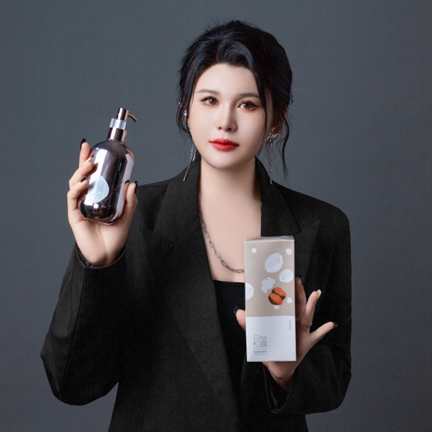 丽雅堂白松露氨基酸洁颜乳