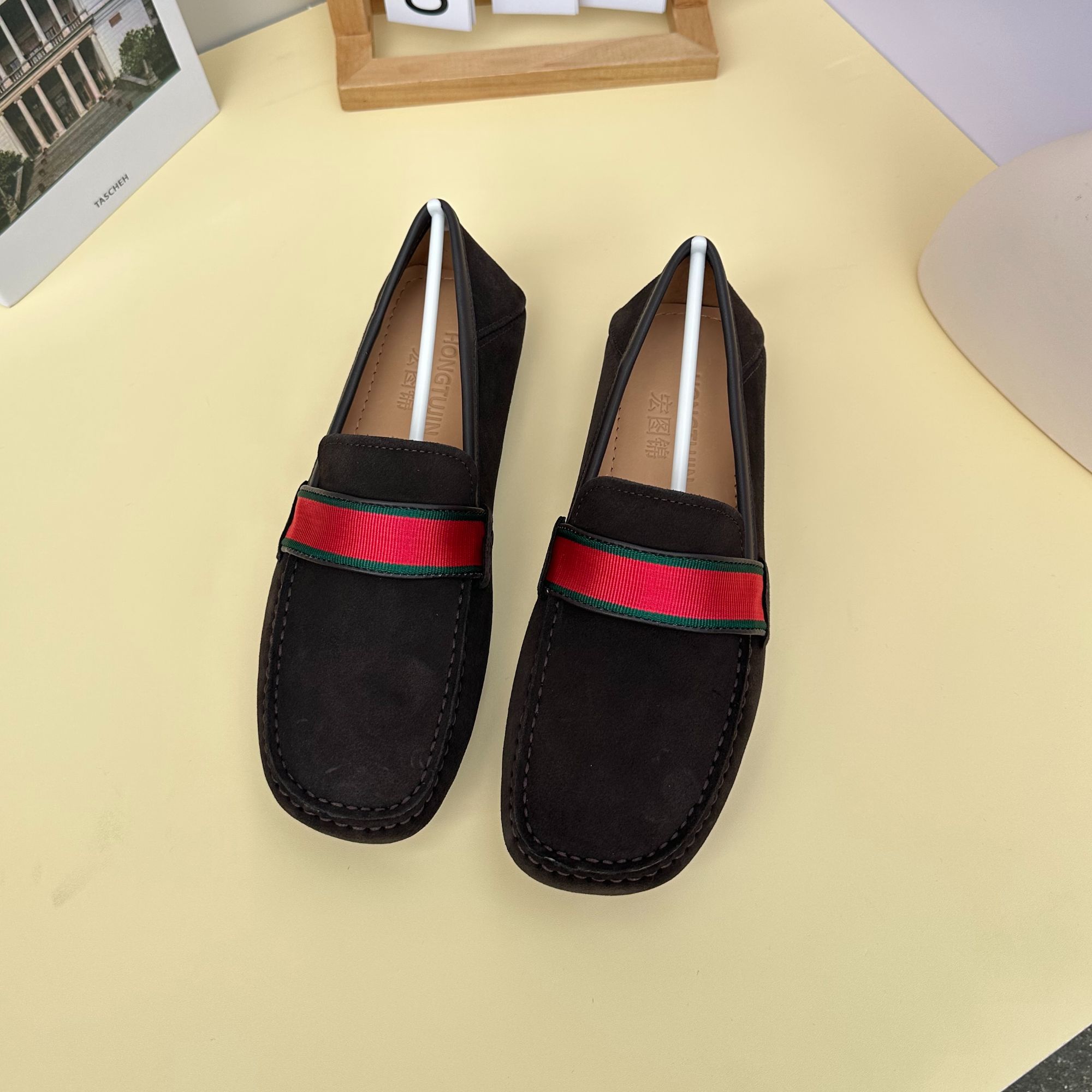 2025男士夏季时尚舒适百搭黑色软底经典平跟真皮豆豆鞋