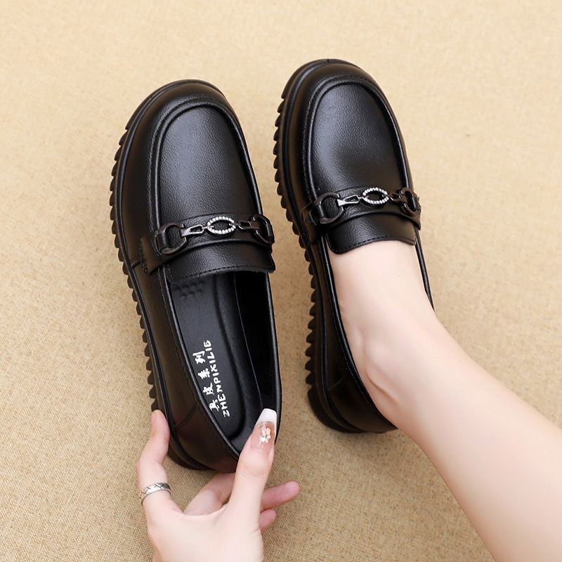 新款时尚真皮妈妈鞋春秋款中老年女鞋平底舒适牛皮女中年软底老人