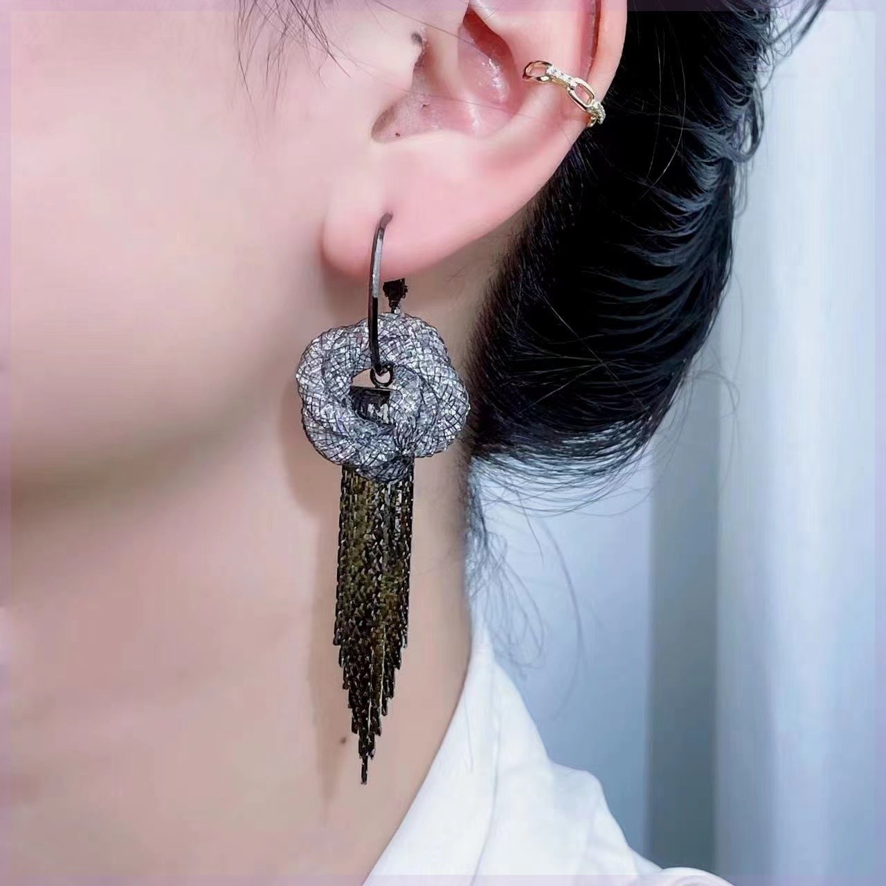 恣睢 锌合金耳饰 R0R81秋冬气质黑色网状镂空花朵卡扣流苏耳环