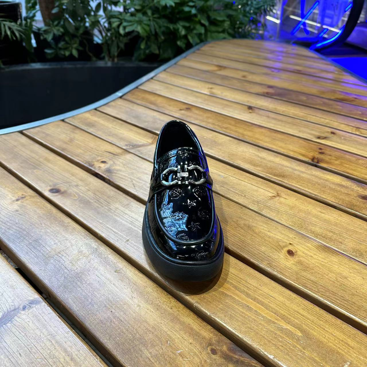 圆头一脚蹬休闲皮鞋英伦风男士亮皮厚底百搭黑色漆皮春季8868-2