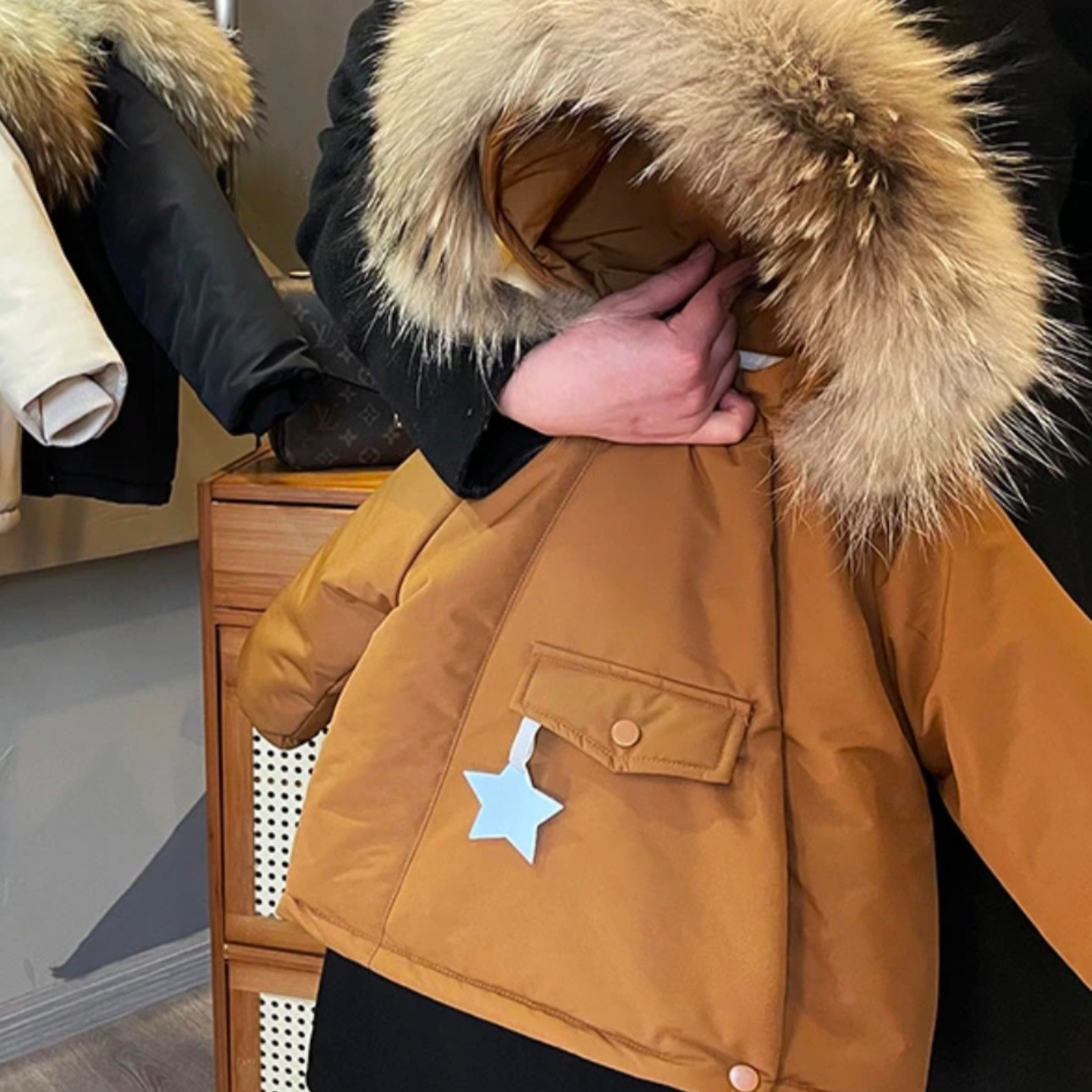 巨显白2025新款男女宝精灵帽棉服秋冬加绒加厚外套儿童洋气衣服