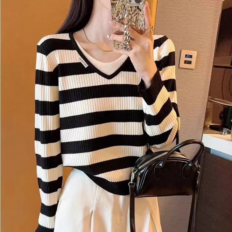 V领条纹假两件上衣女2024年秋季新款显瘦百搭套头长袖针织衫毛衣A