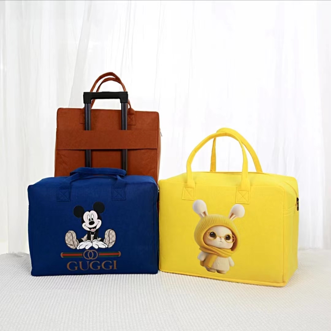 【高品质冲量价】卡通旅行包大容量毛毡包收纳包行李包外出轻便短途