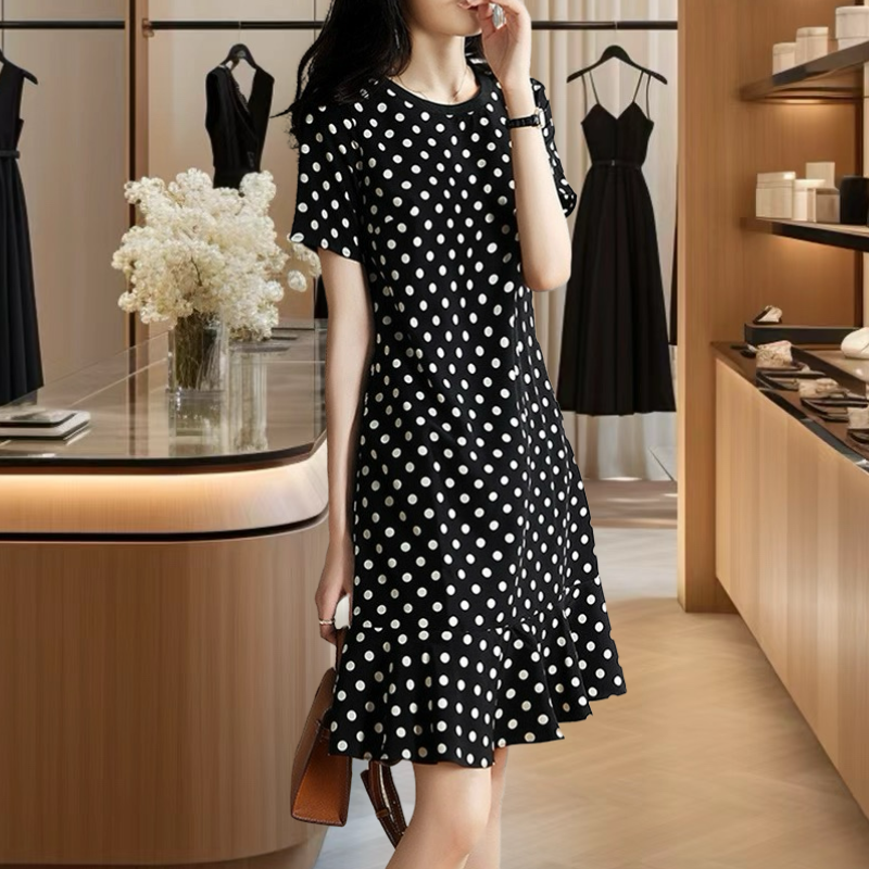 高端轻奢气质波点小黑裙2025新款夏季简约时尚收腰显瘦大码连衣裙