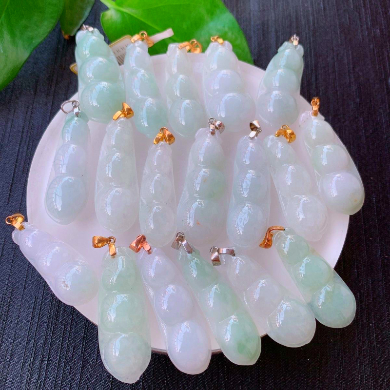 天然缅甸A货高级翡翠福豆瓜时尚精致古风精雕吊坠14K金（多样性发）