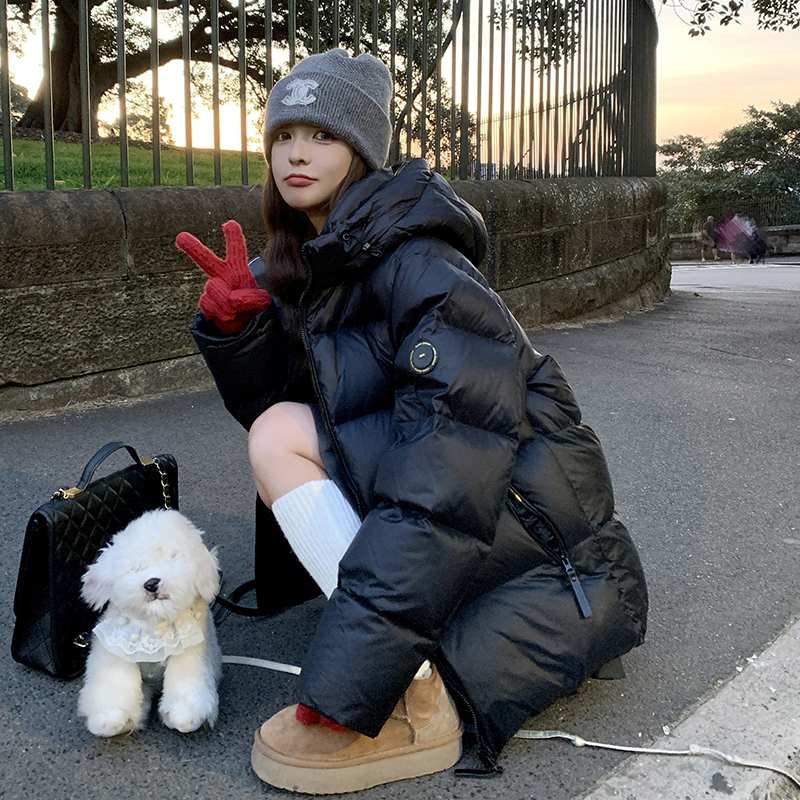 黑金鹅绒羽绒服女2025年冬季新款设计感韩版宽松加厚连帽可背外套