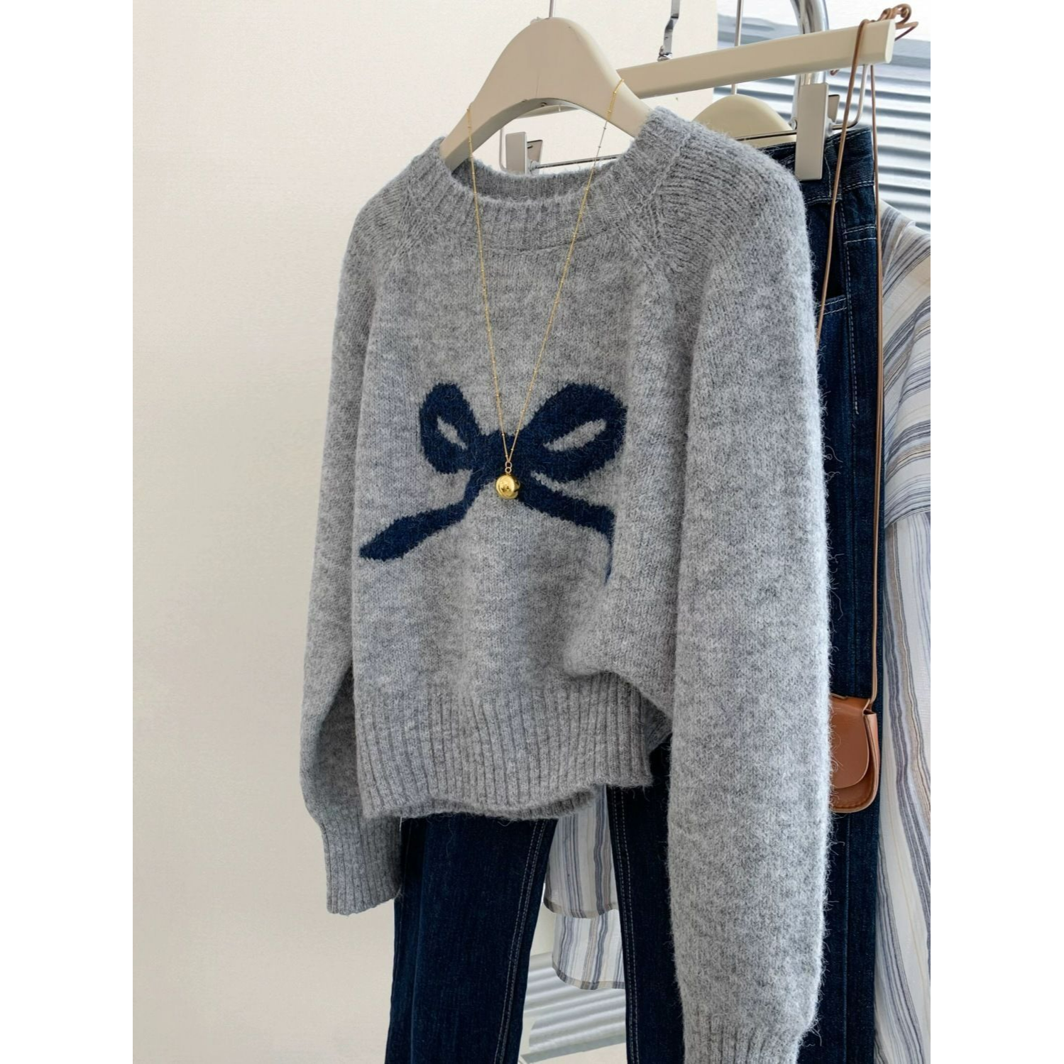 灰色蝴蝶结套头毛衣女2025秋冬新款高级感内搭打底衫桐乡高档毛衣