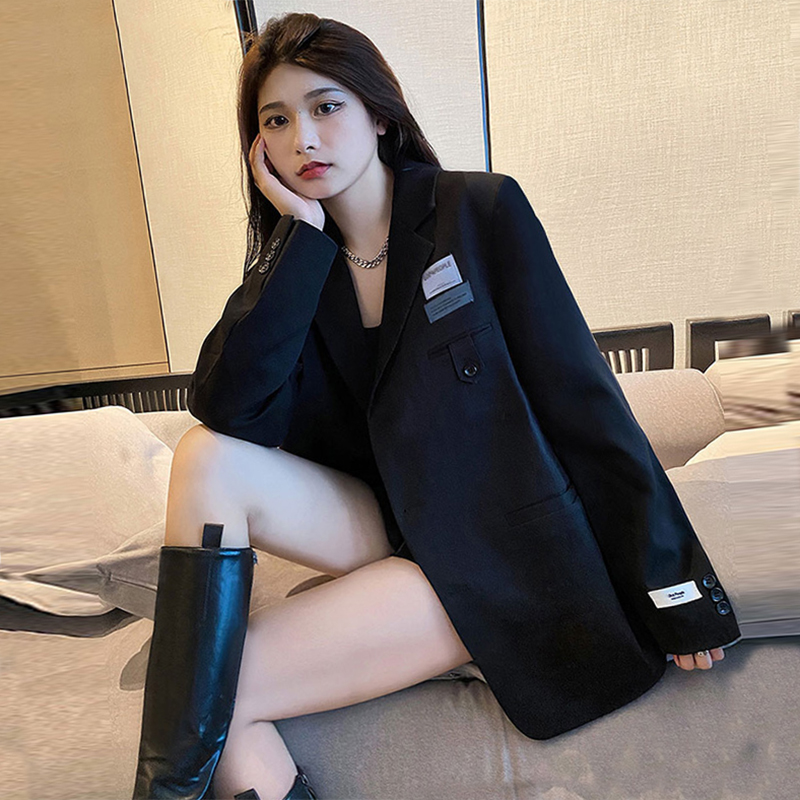 黑色小西装外套女小个子2025秋冬季新款高级设计感垫肩休闲西服女