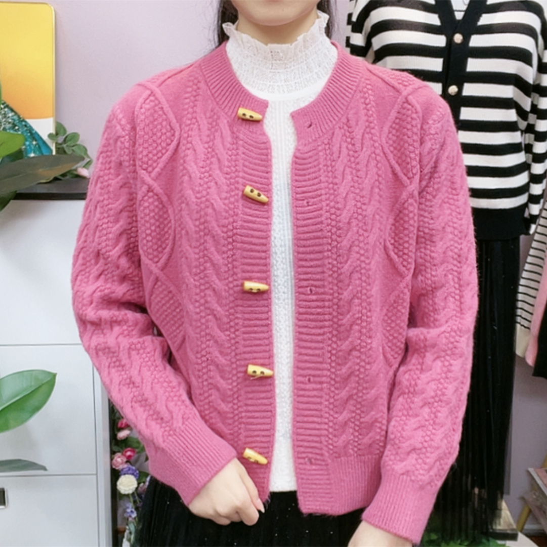 复古设计感牛角扣针织毛衣外套女秋冬新款上衣麻花开衫宽松